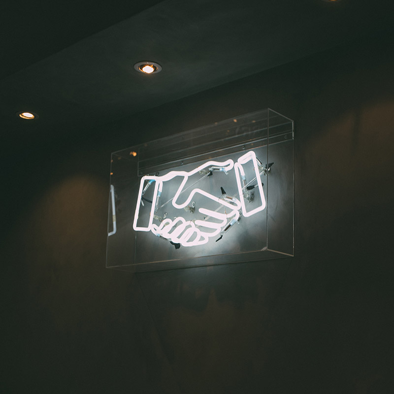 https://hq.dp.ua/wp-content/uploads/2020/04/charles-deluvio-AT5vuPoi8vc-unsplash.jpg